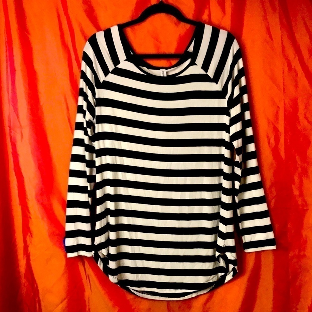 Zenana Premium Women’s Pullover Top Size XL Black White Long Sleeves Stretchy